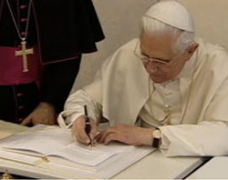 Benedict XVI Signs