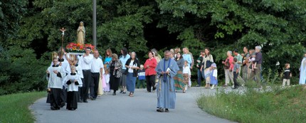 Rosary_Procession_03_S